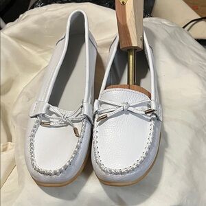 Chic White Leather Moccasins for Women